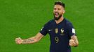 Olivier Giroud slaví gól v osmifinále MS 2022 Francie - Polsko