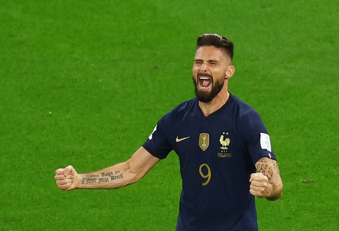 Olivier Giroud slaví gól v osmifinále MS 2022 Francie - Polsko