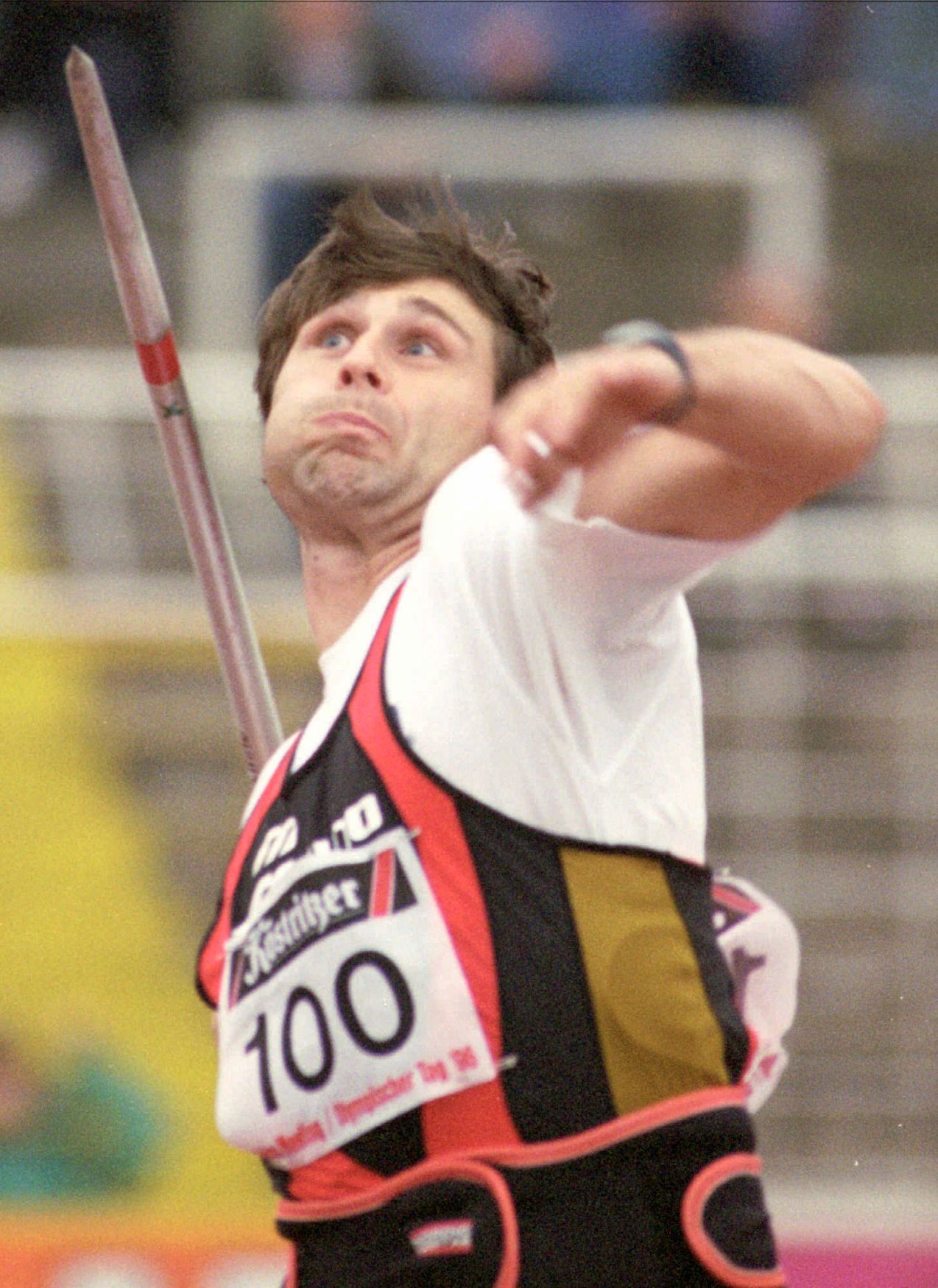Jan Železný 25. 5.1996 při překonání světového rekordu v hodu oštěpem výkonem 98,48 metrů
