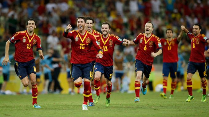 Španělé se radují z postupu do finále Poháru FIFA po penaltovém rostřelu s Itálií