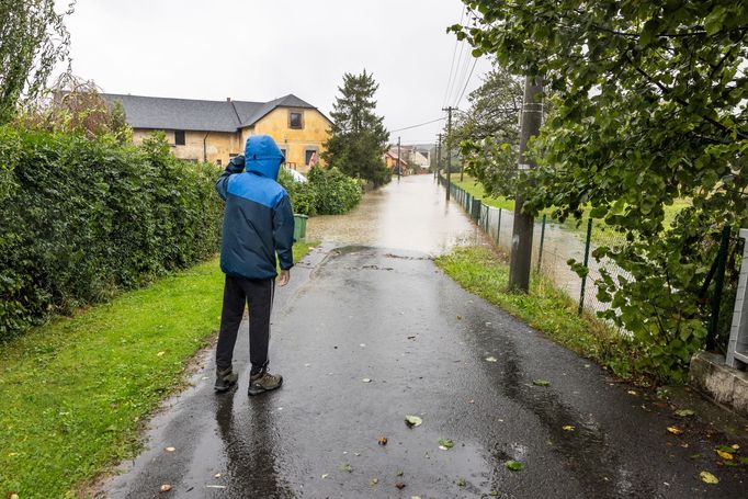 Říčka Polančice zaplavila část Polanky nad Odrou.