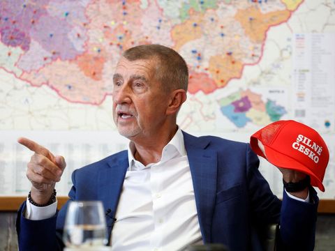 Vláda ANO by zrušila českou muniční iniciativu, řekl Babiš agentuře Reuters