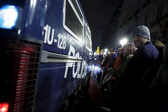 Bezpečnostní opatření na náměstí Puerta del Sol v Madridu.