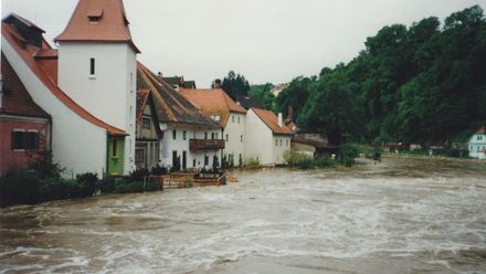 Archivní záběry: Podívejte se na rozsah katastrofálních povodní v roce 2002