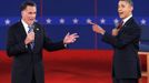 U.S. Republican presidential nominee Mitt Romney (L) and U.S. President Barack Obama speak directly to each other during the second U.S. presidential debate in Hempstead, New York, October 16, 2012. REUTERS/Mike Segar (UNITED STATES - Tags: POLITICS ELECTIONS USA PRESIDENTIAL ELECTION TPX IMAGES OF THE DAY) Published: Říj. 17, 2012, 4:30 dop.