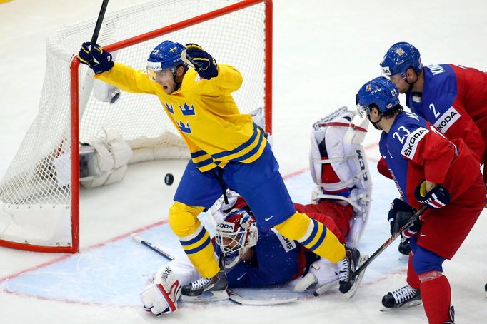 Sweden's Joakim Lindstrom (C) celebrates the goal of team mate Oscar Moller (unseen) as goaltender Alexander Salak of the Czech Republic (bottom) reacts during the first