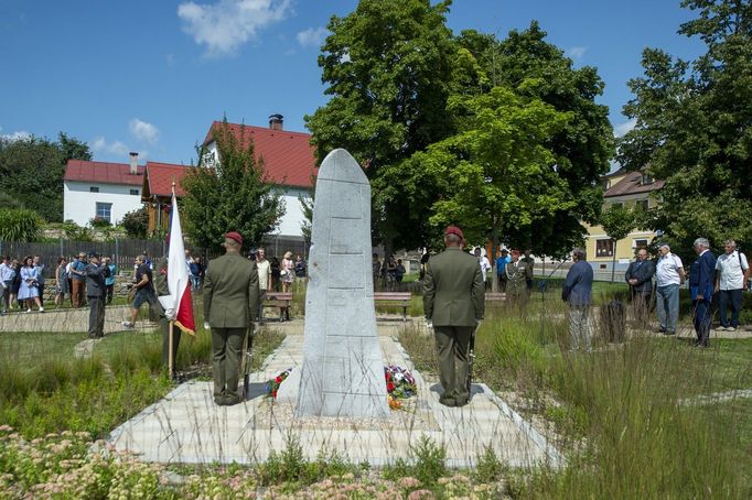 Pietní akt za spojenecké letce z druhé světové války se konal u Památníku letců v Jindřichově Hradci 21. srpna 2021.