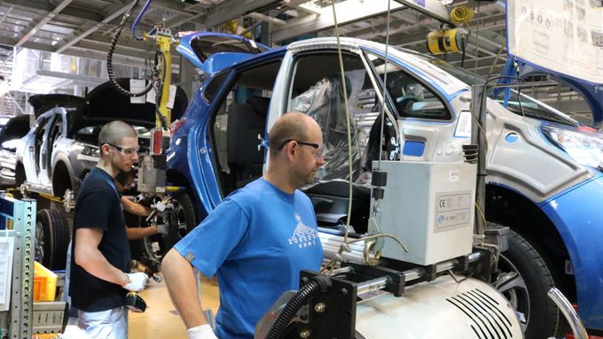 Výroba automobilů v první polovině roku stoupla o 5,1 procenta, dařilo se Hyundai i Škodě Auto.