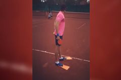 Na Giru vítaly jezdce fanynky nahoře bez, Nadal má na French Open přesného dvojníka