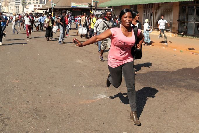 Povolební protesty v Harare v Zimbabwe. 1. 8. 2018