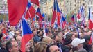 Lidé se na Václavském náměstí v Praze scházeli už několik hodin před demonstrací nazvané Česko proti bídě.
