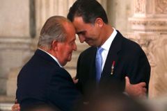 Španělský král Juan Carlos podepsal svou abdikaci
