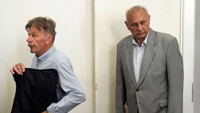 Někdejší členové státní bezpečnosti Vladimír Novotný a Milan Kopinec