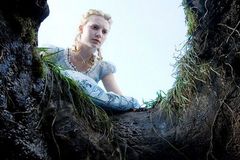 Novinky na DVD: Alenka v říši divů, Mechanik zabiják