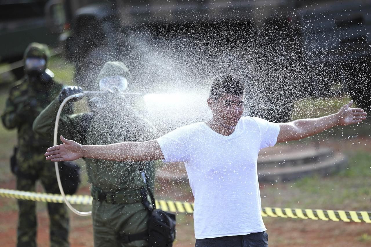 Fotogalerie: Jak vypadají militantní přípravy na fotbalový šampionát v Brazílii