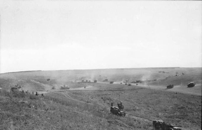 Archivní fotografie z  Kurském oblouku v Rusku, kde se odehrála v červenci 1943 největší tanková bitva druhé světové války. V ní Rudá armáda svaz definitivně zvrátila děn