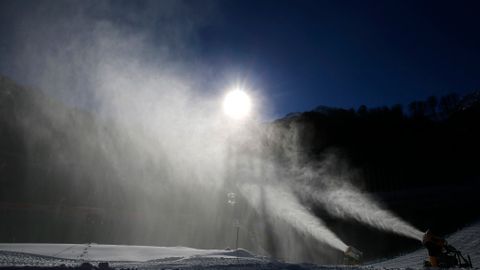 Spor o vodu. Umělé zasněžování horám škodí, skiareály by měly platit jako každý jiný, říká Fuksa