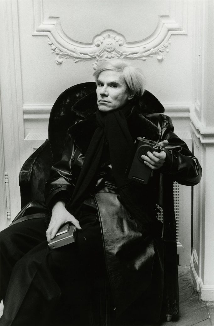 Helmut Hewton: Andy Warhol, Paris 1976, černobílá fotografie