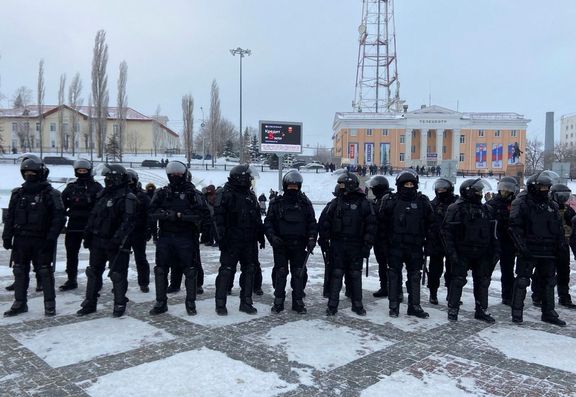 Policie zasahuje proti demonstrantům v ruském městě Ufa v autonomním Baškirsku, 19. leden 2023.