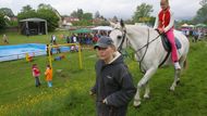 Mezi atrakcemi lákající děti voličů byla i projížďka na koních