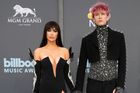 Megan Foxová a Machine Gun Kelly čekají první společné dítě