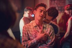 Seriál HBO o AIDS: Nepřehlíží radost ze sexuální svobody, zohledňuje i důsledky