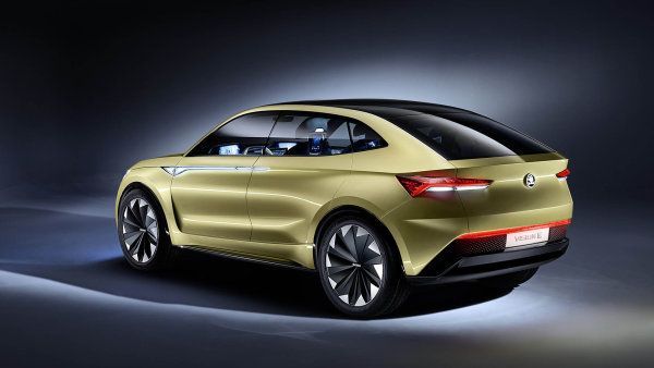 Vylepšený prototyp Vision E. Sériově vyráběný elektromobil Škoda by se měl na trhu objevit v roce 2020