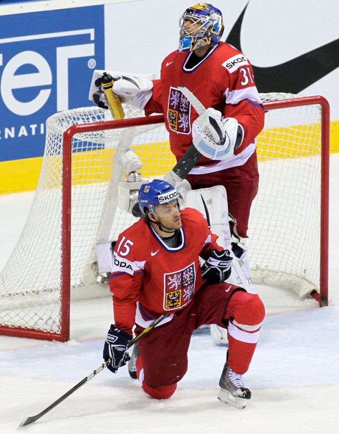 Zklamaní Pavelec a Marek. Gólu nezabránili.