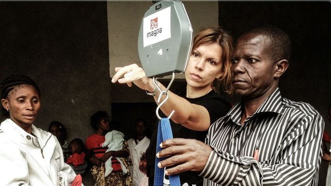 Denisa Augustínová v Kongu v roce 2013. Podvýživa je v Demokratické republice Kongo jednou z hlavních příčin úmrtnosti dětí do pěti let.