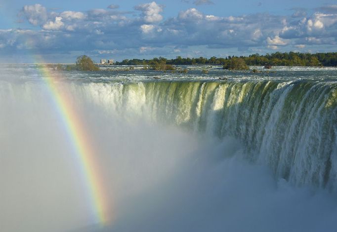 Název : Niagarské vodopády   Místo : Hranice mezi státy USA a Kanady