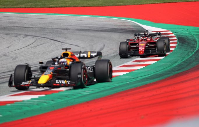 Max Verstappen, Red Bull  a Charles Leclerc, Ferrari při GP Rakouska F1 2022