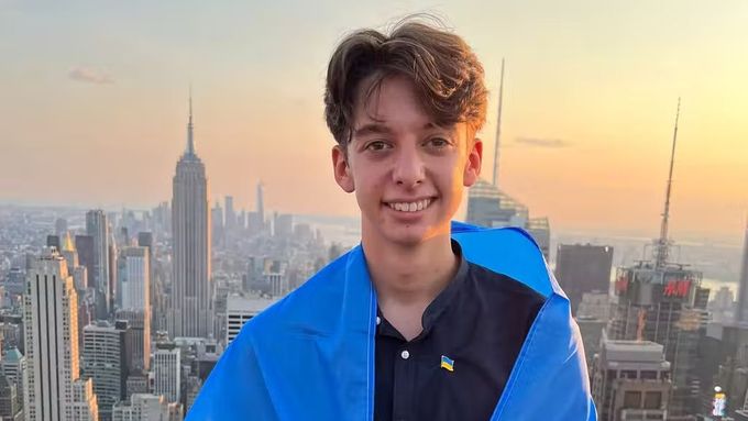 Sedmnáctiletý Ukrajinec Igor Klymenko se stal letošním vítězem ceny Global Student Prize. Vyvinul dron k rozpoznávání nášlapných min.