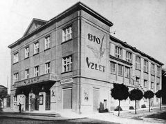 Bio Vzlet nechala roku 1921 vystavět sokolská obec.