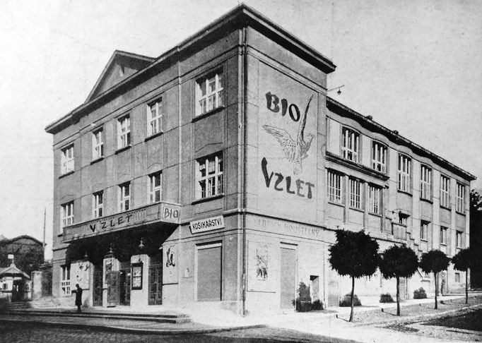 Bio Vzlet nechala roku 1921 vystavět sokolská obec.