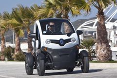 Renault Twizy: bez řidičáku, levně, elektricky