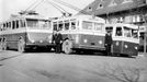 Trojice prvních pražských trolejbusů na Ořechovce při zkušebních jízdách v roce 1936. Zleva vozy Škoda 1Tr, Praga TOT a Tatra T86.