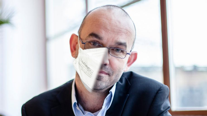 První ministr bez tváře. Škodí Blatnému, že spousta lidí neví, jak vypadá?