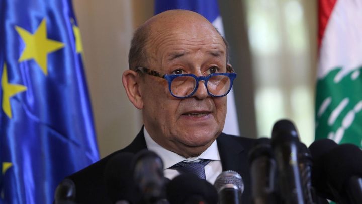 Vydávali se za ministra, nosili i jeho masku. Dvojice vylákala od podnikatelů miliony