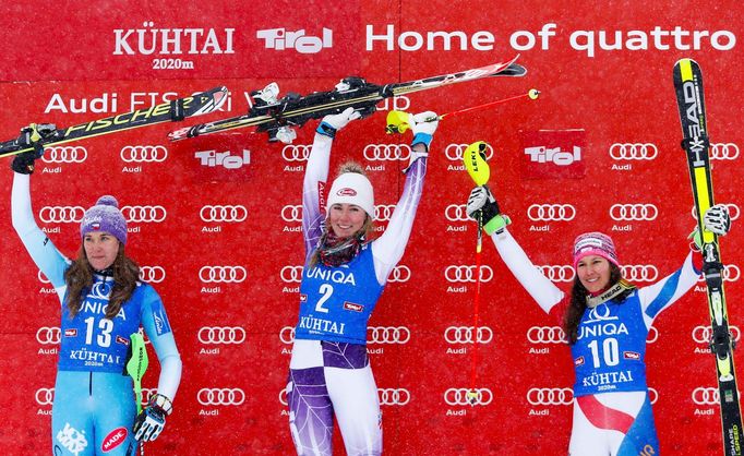 Strachová, Shiffrinová a Holdenerová na stupních vítězů v Kühtai