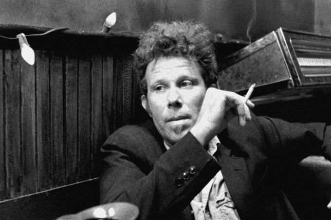 Americký písničkář Tom Waits.