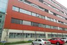 Pavilon intenzivní medicíny Fakultní nemocnice u sv. Anny v Brně byl otevřen teprve v říjnu 2015, ale už teď má budova vážné technické nedostatky.