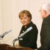 Angela Merkelová a Václav Klaus na tiskové konferenci