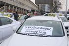 Pražští taxikáři mají podporu i od přespolních kolegů.