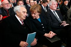 Zemřel bojovník proti rasismu a pamětník holocaustu Max Mannheimer. Českému rodákovi bylo 96 let