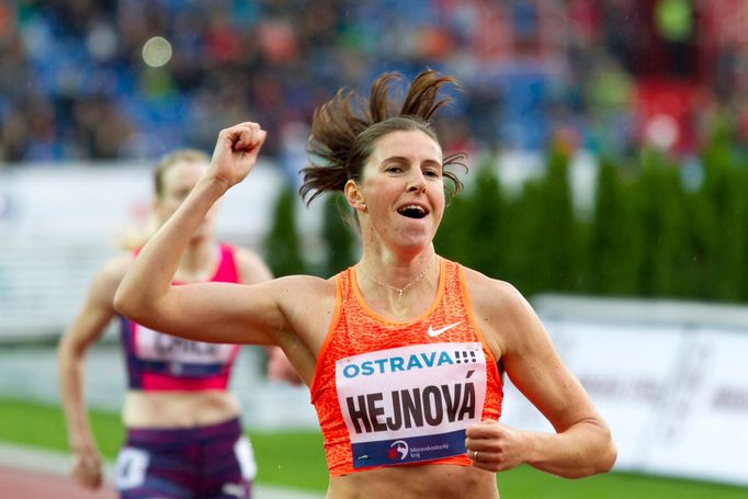 Zlatá tretra 2015: Zuzana Hejnová (400 m př.)