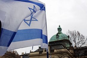 Vítaný i nevítaný Netanjahu. Na obou stranách několik desítek lidí