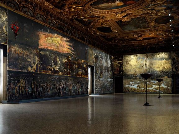 Anselm Kiefer v roce 2022 překryl renesanční fresky výstavou v benátském Dóžecím paláci.