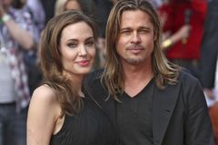 Jolieová a Pitt se hádají o výživné, vzkazy si vyřizují přes právníky i média