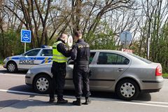 Do Česka budou moct za prací cestovat občané Evropské unie, musí mít negativní test