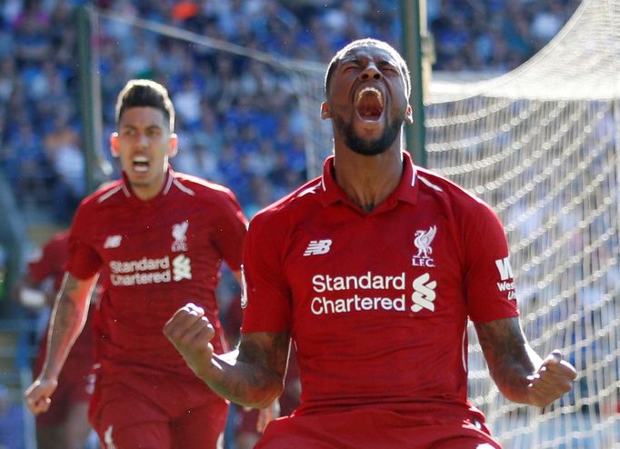 Georginio Wijnaldum slaví gól, kterým pomohl v anglické fotbalové lize k vítězství Liverpoolu nad Cardiffem